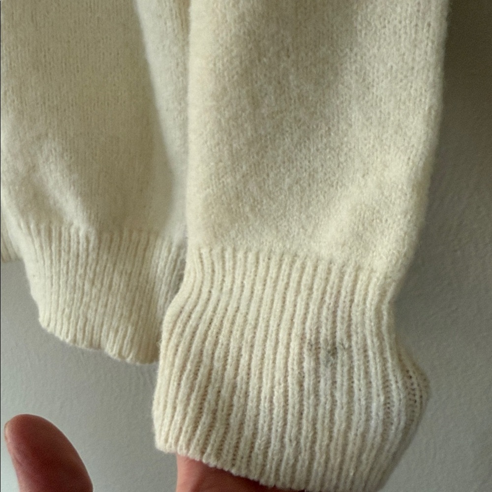 Elan Soft Cream Sweater small - Picture 6 of 6